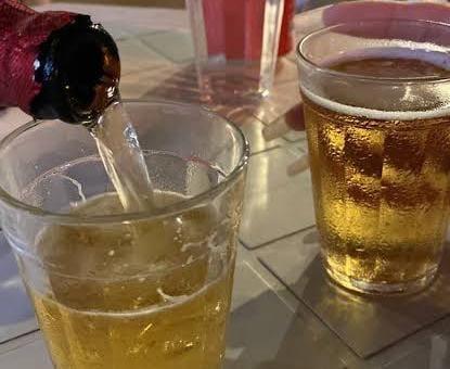 Enciumado, homem agride esposa após ela sair do trabalho e ir a bar com amigos