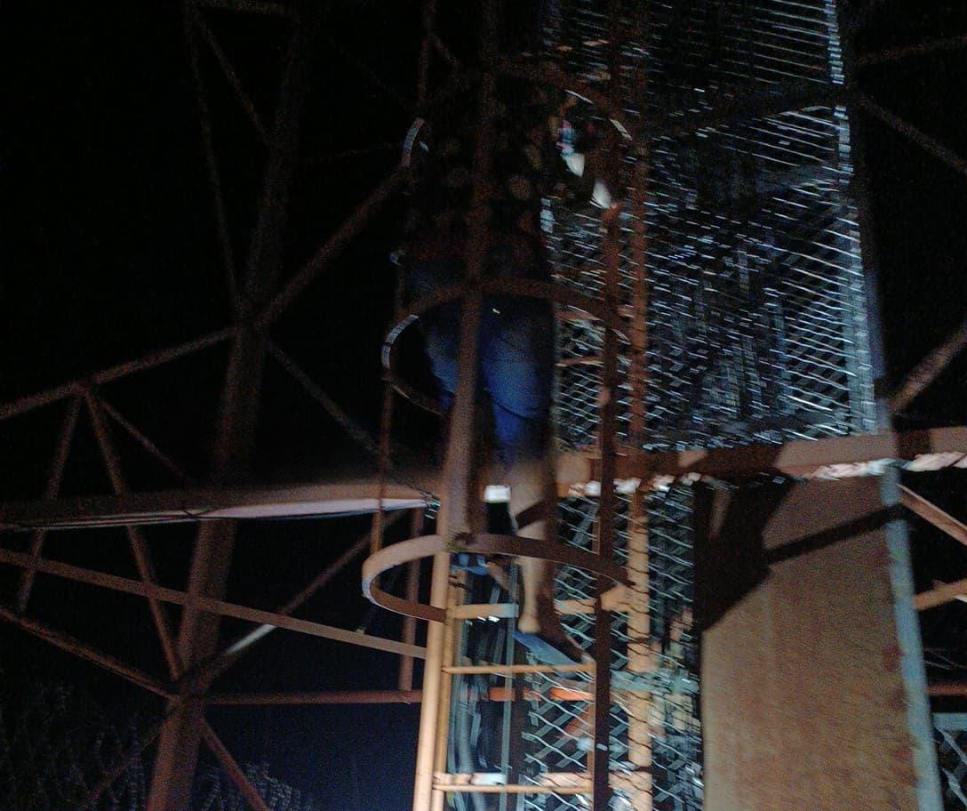 Homem é preso ao tentar furtar cabos em torre de 50 metros na BR-364.