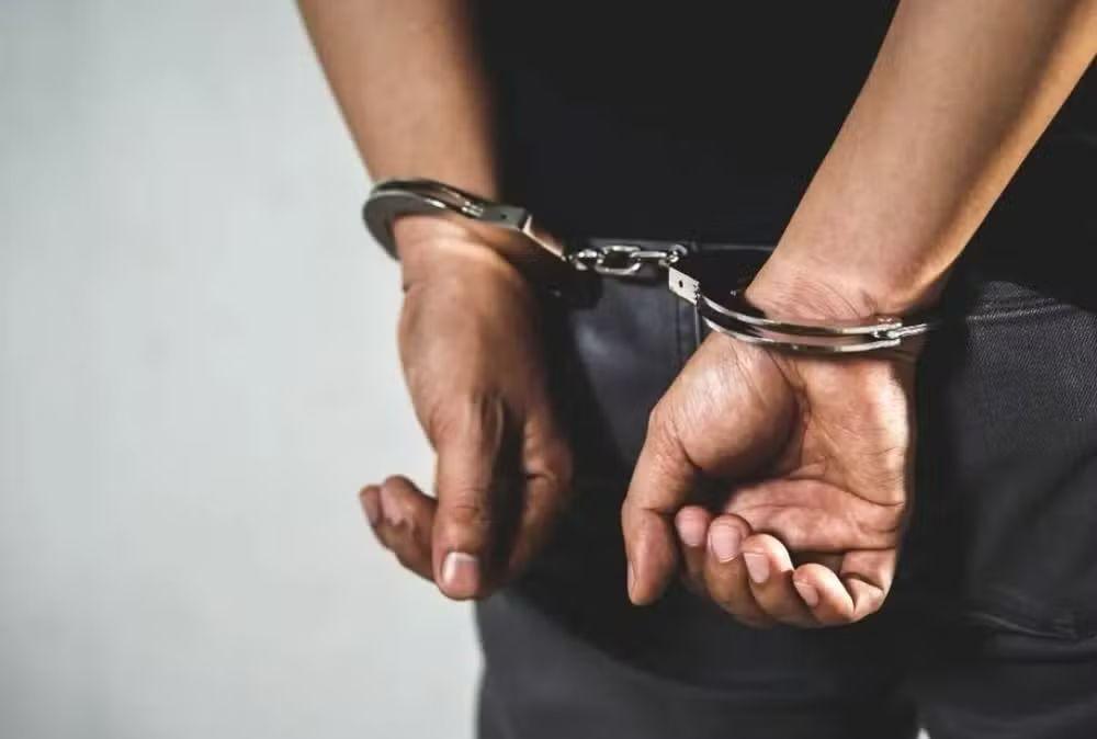 Idoso é preso suspeito de abusar crianças e obrigar vítimas a vigiar uma à outra durante os atos em RO.