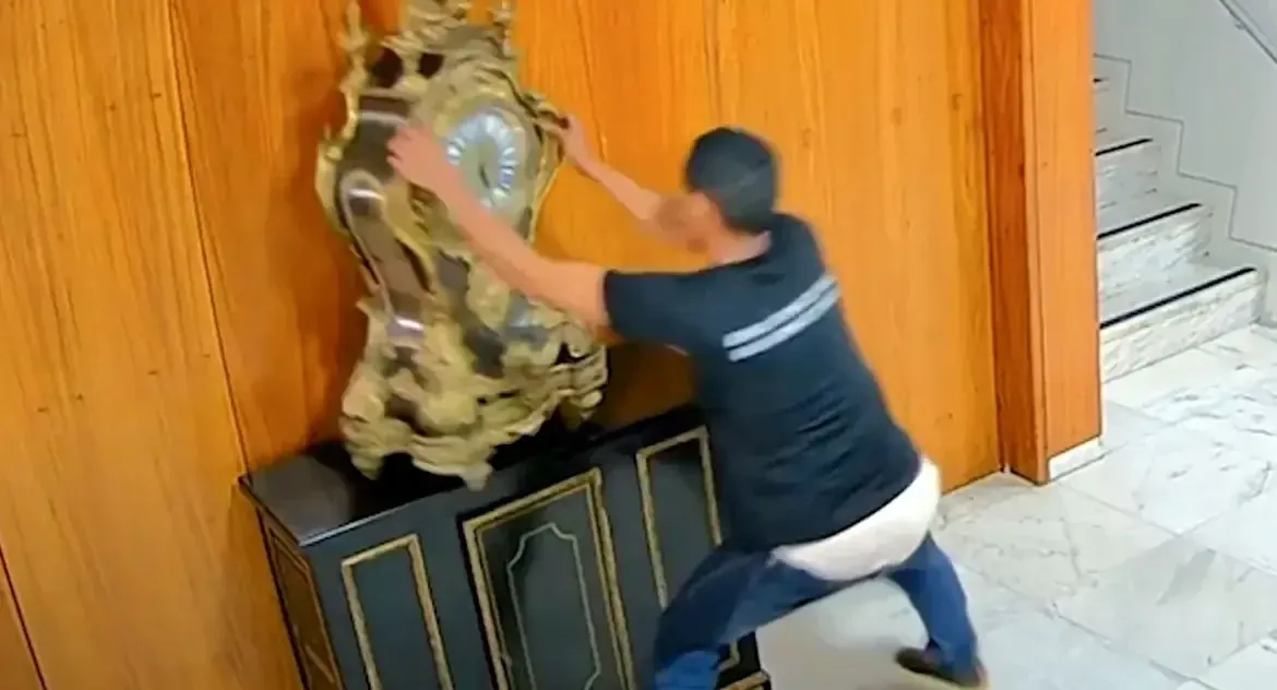Juiz que soltou destruidor de Relógio Histórico no 8 de Janeiro depõe à PF e alega “equívoco” cadastral