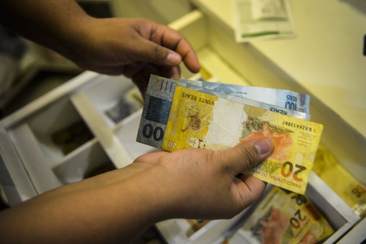 Mercado eleva previsão de expansão da economia para 2,18% em 2025