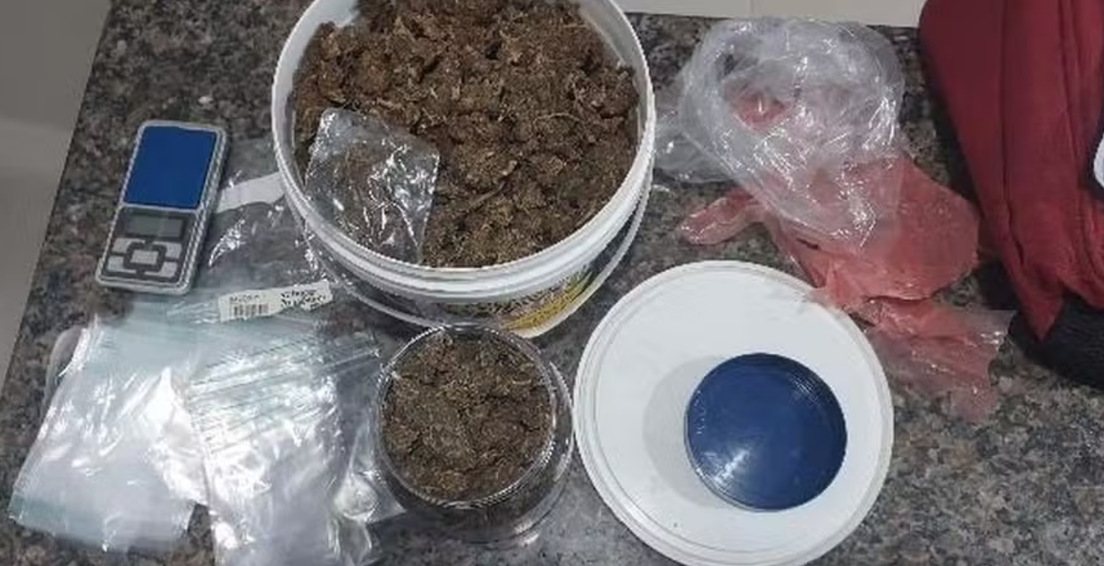 Mulher baleada tenta enganar a polícia, mas namorado é preso com drogas em Cacoal (RO)