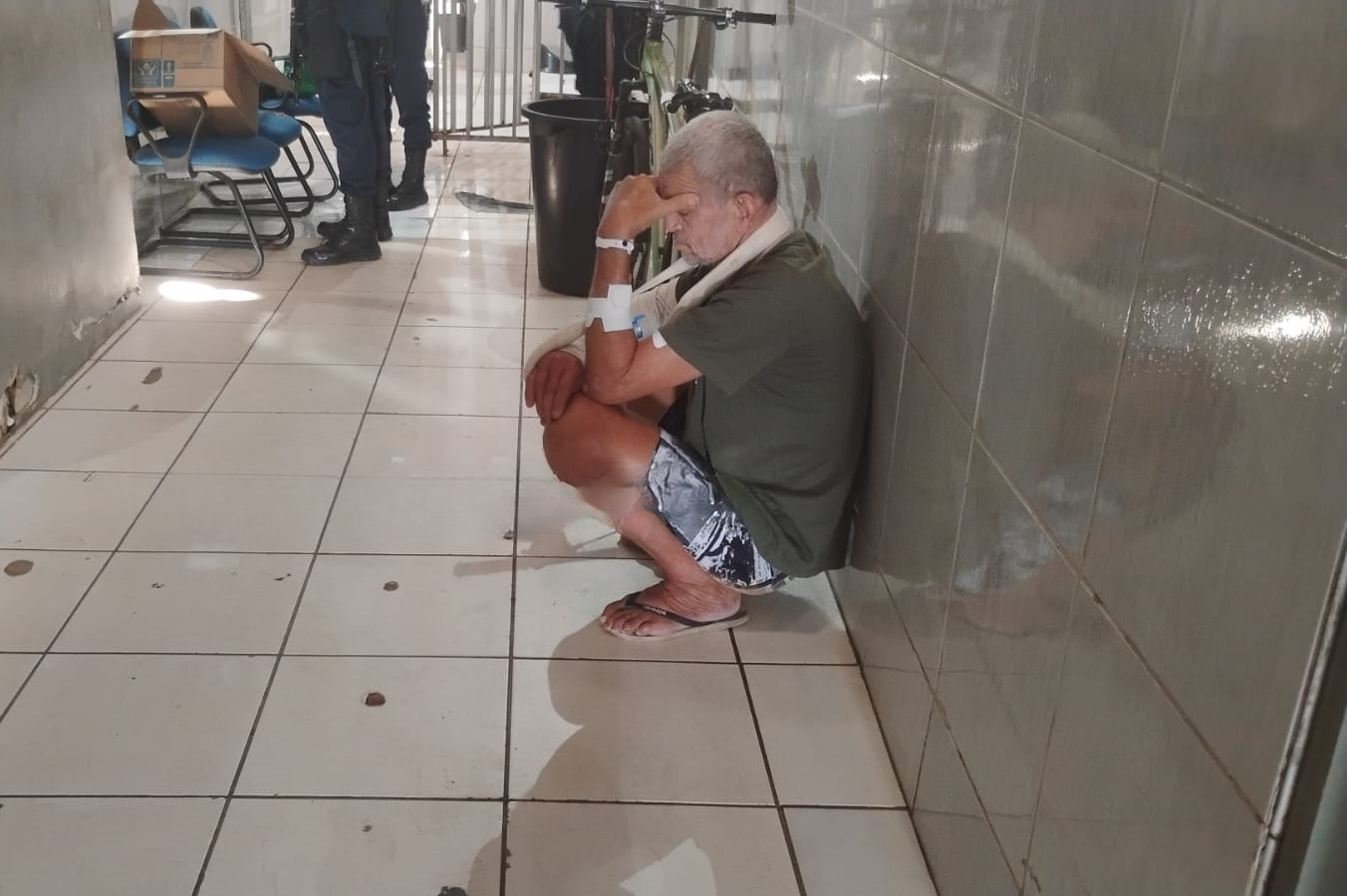 Nem no hospital escapou: paciente de 56 anos é preso após furtar objetos em unidade de saúde de Porto Velho.