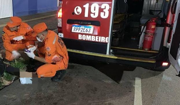 NO MEIO DA RUA: Homem é socorrido para a UPA após ser espancado por dupla.