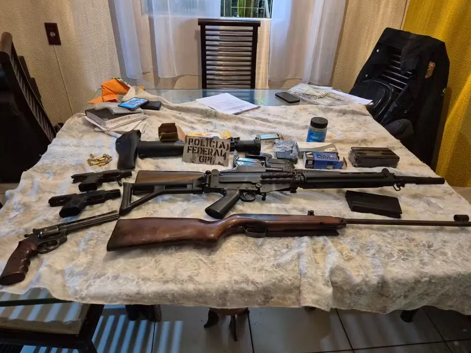 PF investiga grupo “Comando C4” e revela debates sobre logo com caveira via WhatsApp