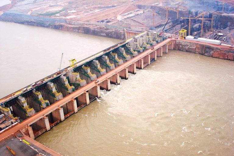usinas hidrelétricas implementam plano de emergência de barragens no Rio Madeira