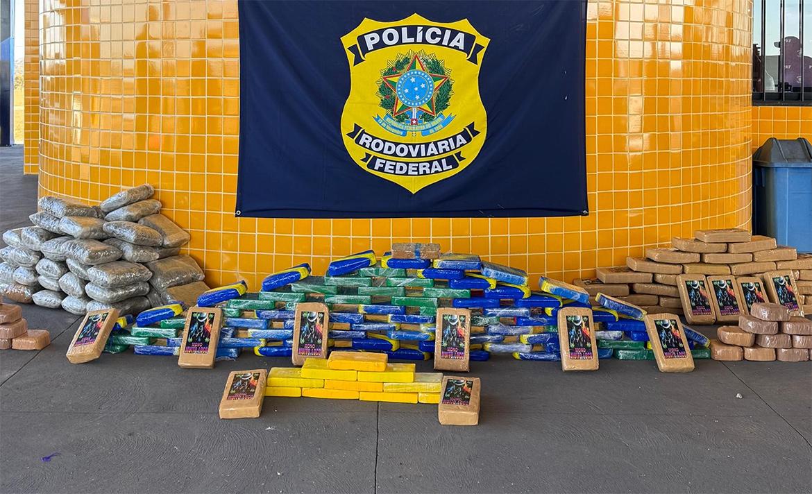 Caminhão com madeira de Rondônia levava mais de 200 kg drogas para Minas; carga é aprendida no Mato Grosso