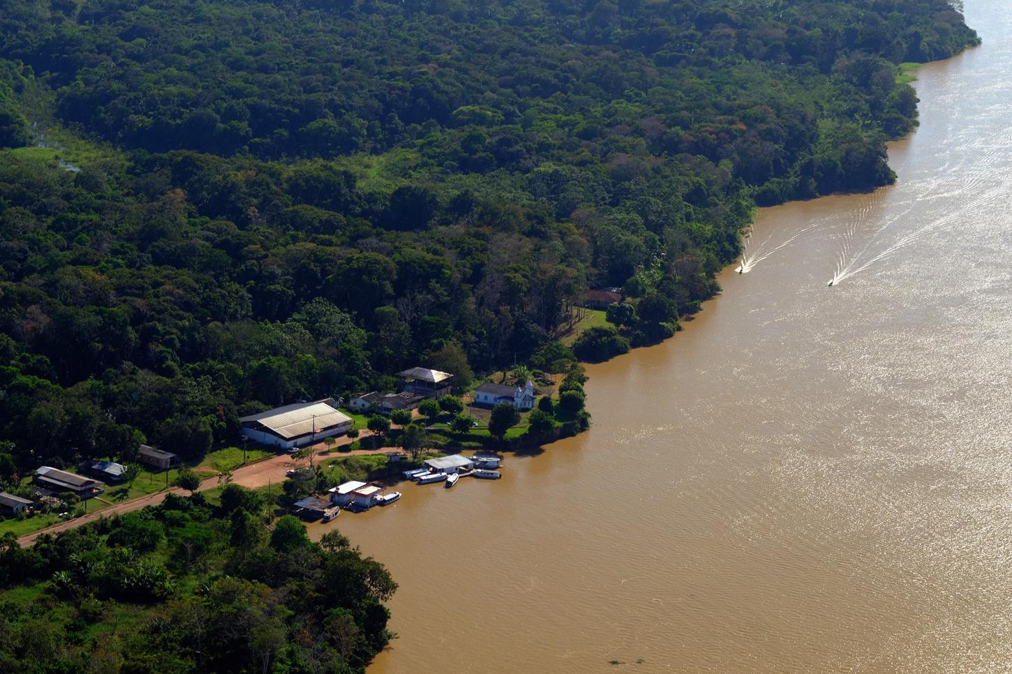 Contaminação sem controle: Garimpo ilegal avança livremente no Rio Madeira, entre RO e AM.