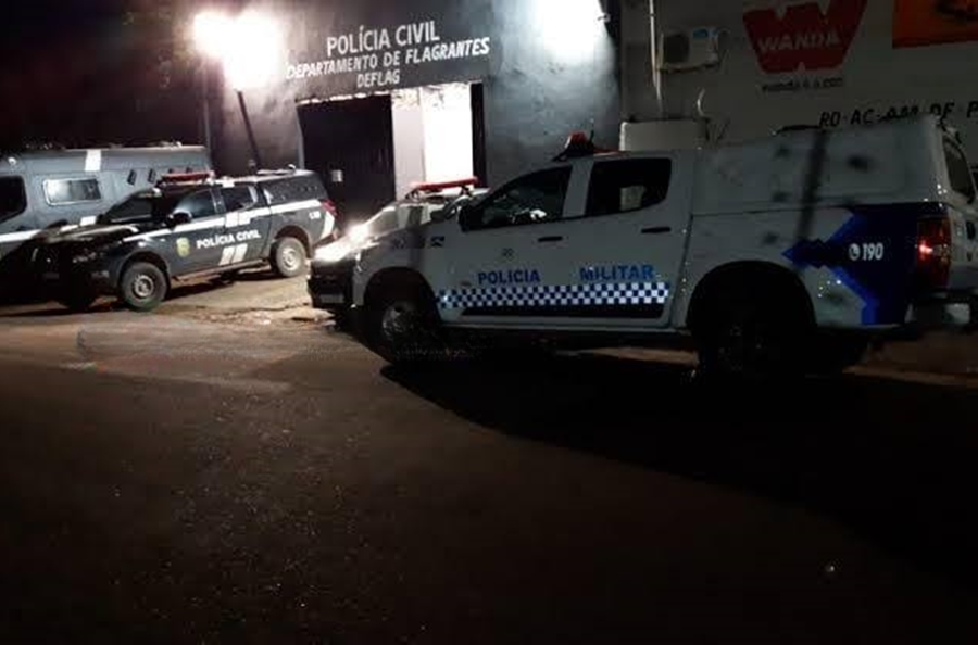 INCONFORMADO: Homem é preso por não aceitar que esposa trocou ele por outra mulher.