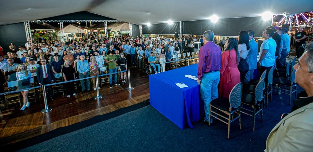 Sessão solene proposta pelo deputado Cássio Gois homenageia personalidades durante a 4ª Cafecau em Cacoal