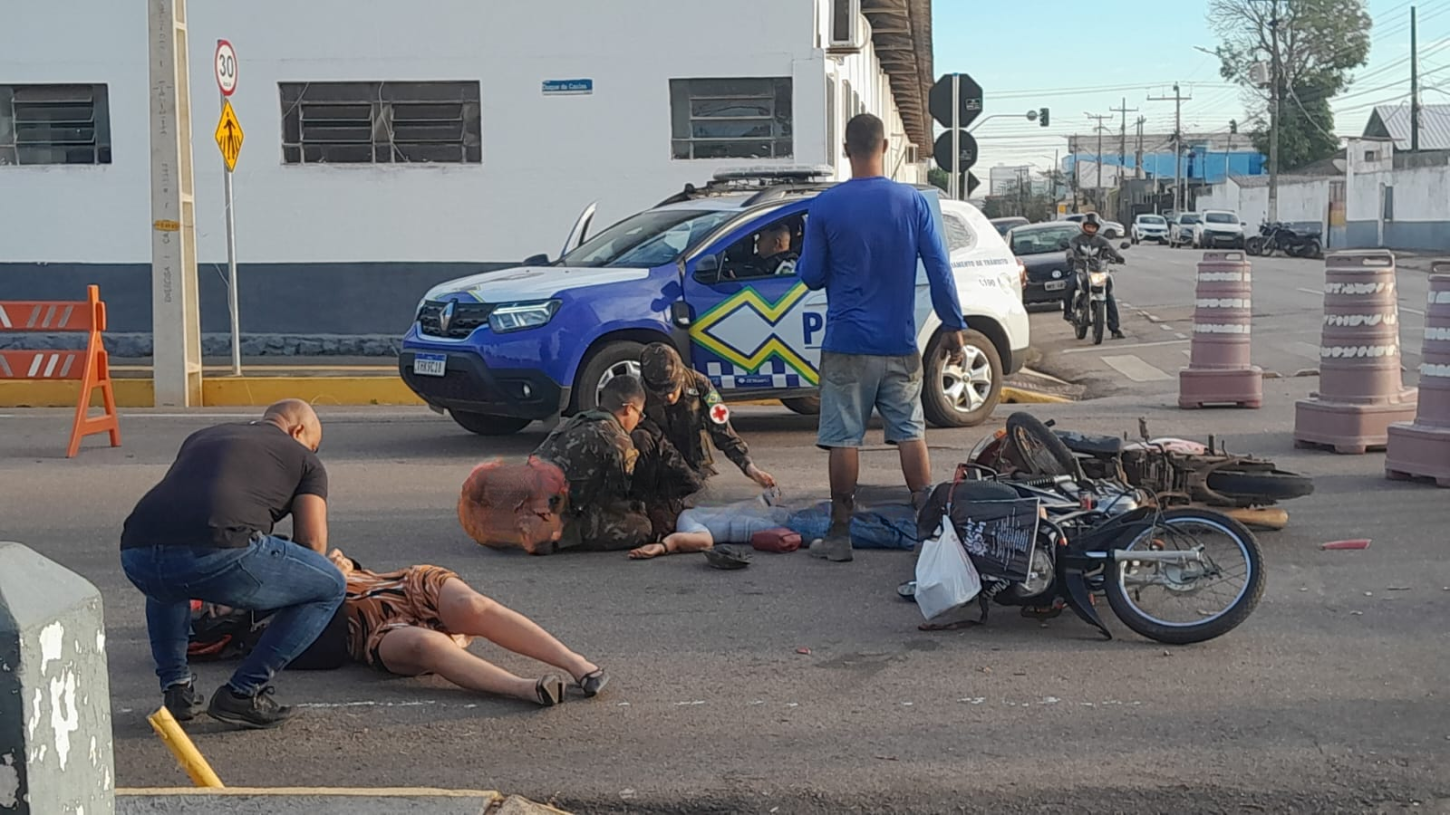 URGENTE: Duas mulheres sofrem graves ferimentos em acidente na 'Duque'.