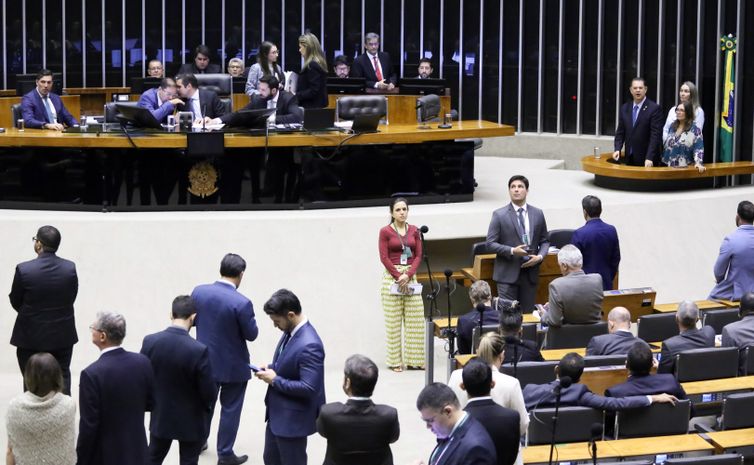 Câmara aprova bônus para servidor do INSS por revisão de benefícios