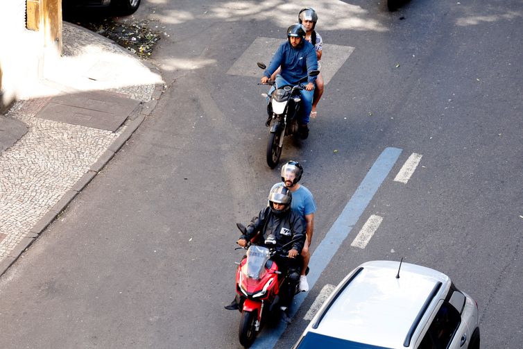Conheça dez cuidados para uma viagem de moto mais segura 