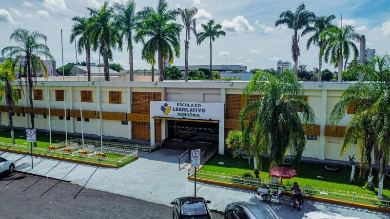 Escola do Legislativo marca presença na 7ª Festa do Leite em Nova Mamoré.