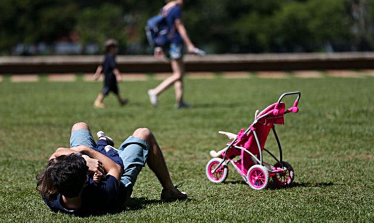 Hoje é Dia: paternidade responsável e direitos humanos são destaques