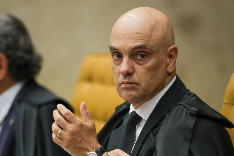 Moraes determina vigilância integral de Bolsonaro pela polícia penal