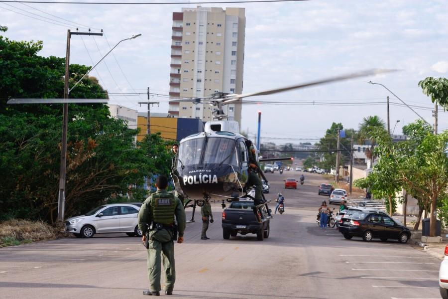 Polícia prende 31 suspeitos em ação contra facção criminosa.