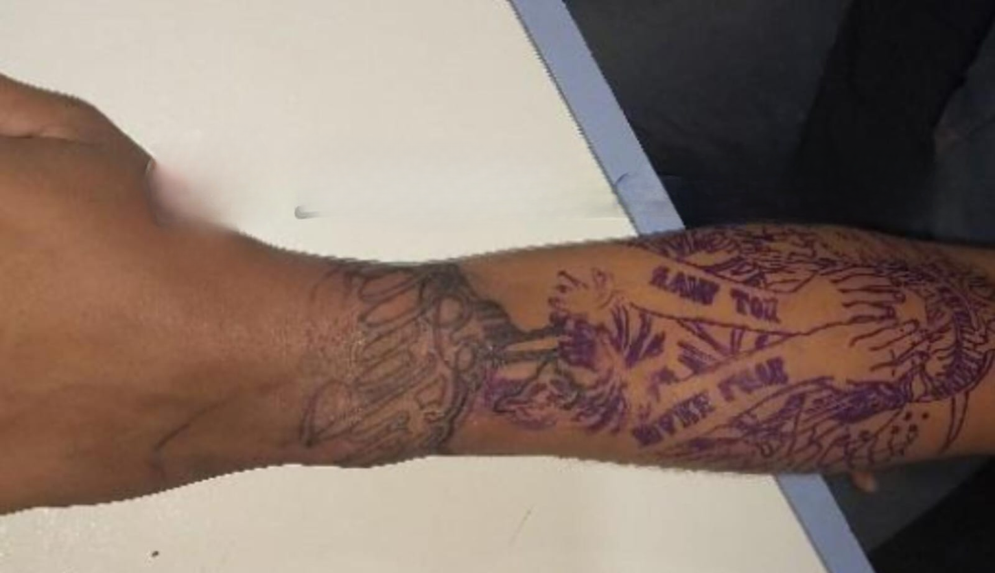 Tatuador é preso em Porto Velho por tatuar adolescente sem autorização dos pais.