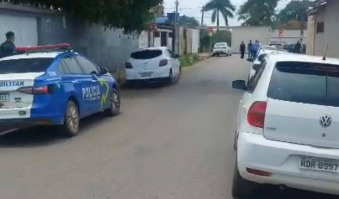 Bandidos invadem casa, roubam dois carros e obrigam família a transferir dinheiro via Pix em Porto Velho