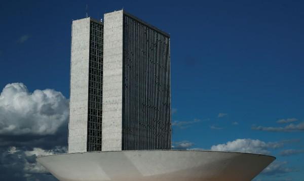 Câmara dos Deputados autoriza concurso público para analistas e técnicos legislativos.