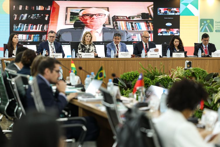 Conferência debate investimentos para erradicar a pobreza