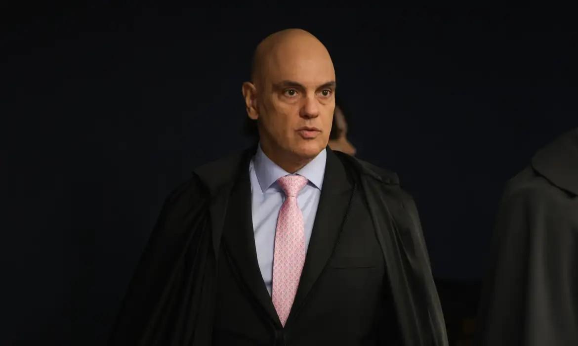 Moraes vota pela condenação de Bolsonaro e aliados por tentativa de golpe de Estado.