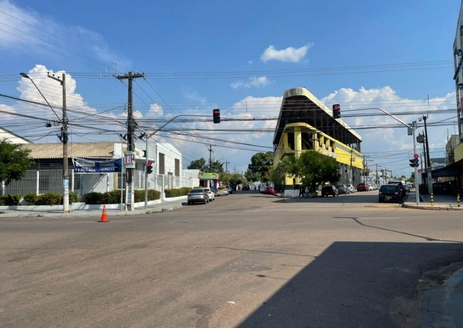 Porto Velho instala novo semáforo para melhorar trânsito e segurança de pedestres