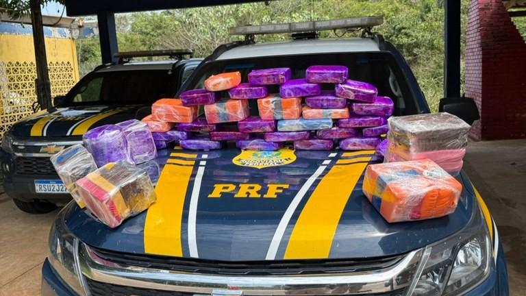 PRF apreende 62 tabletes de pasta base de cocaína durante fiscalização em Porto Velho.