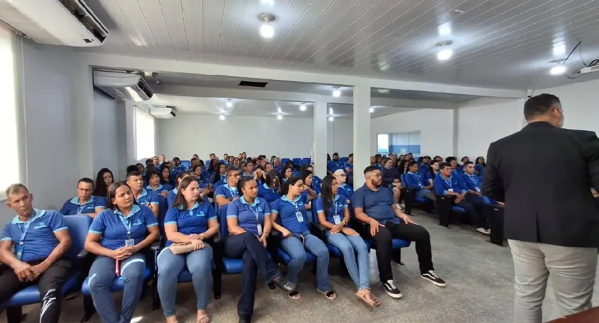 Profissionais do transporte escolar de Jaru passam por capacitação promovida pela Prefeitura