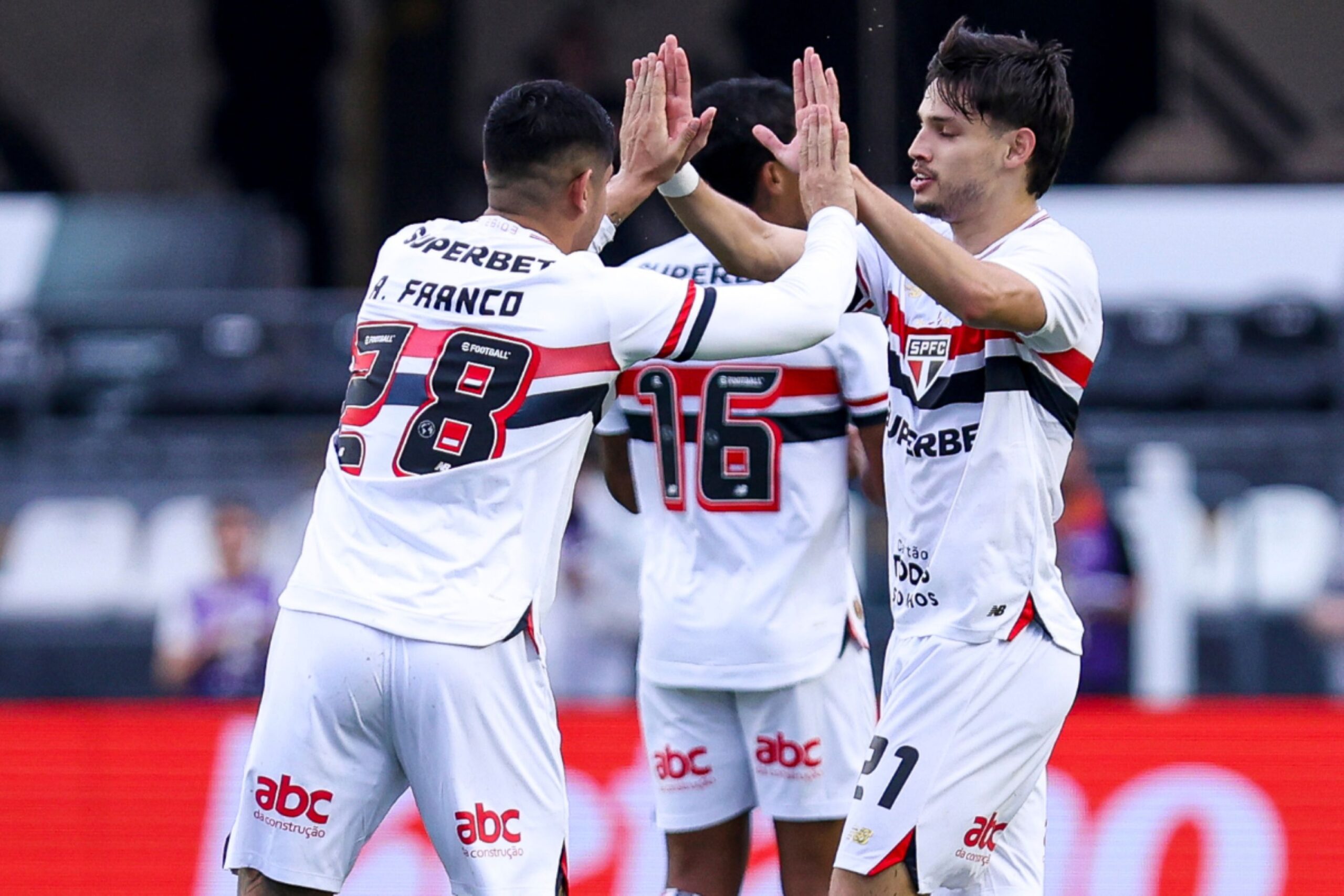 Brasileiro: São Paulo vence Juventude e sonha com vaga na Libertadores