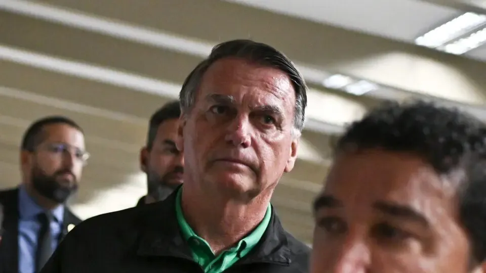 Moraes vota por manter condenação de Bolsonaro a 27 anos de prisão por tentativa de golpe