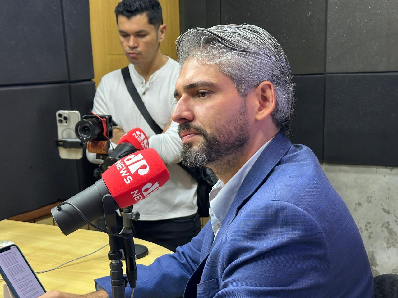 Wiveslando Neiva estreia no Radar de Notícias e renova grade da Jovem Pan News