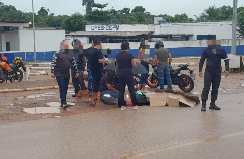 URGENTE: Grave acidente deixa dois feridos em frente ao presídio.