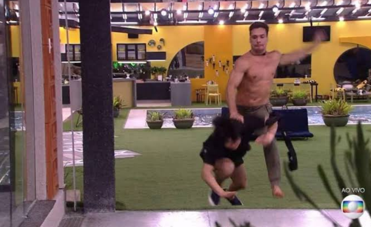 Após expulsão de Paulo, web resgata video de Petrix empurrando Pyong Lee