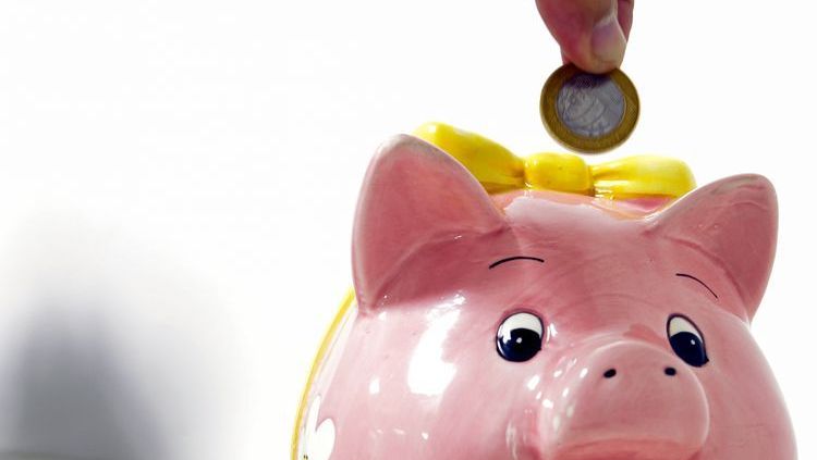 Com Selic a 15%, quanto rendem R$ 1 mil na poupança, CDB ou Tesouro Direto?