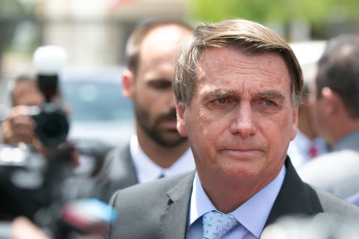 Defesa de Bolsonaro pede ao STF remoção urgente ao hospital após queda na prisão