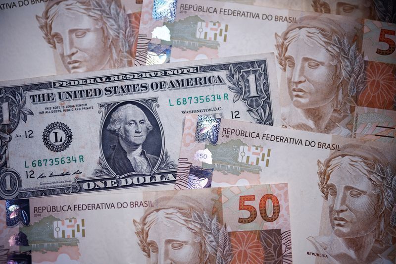 Dólar abre perto da estabilidade após Copom indicar corte de juros em março