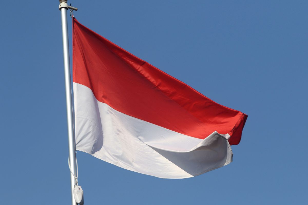 Enchentes repentinas deixam 14 mortos e quatro desaparecidos na Indonésia