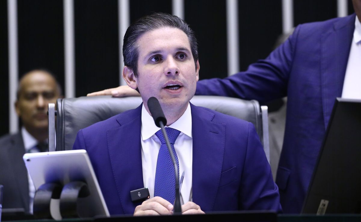 Hugo antecipa retorno a Brasília e se reúne com líderes nesta quarta (28)