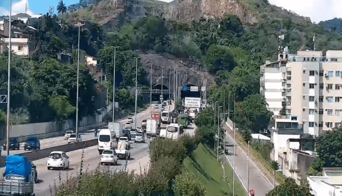 Policial penal morre durante tentativa de assalto na Linha Amarela (RJ)