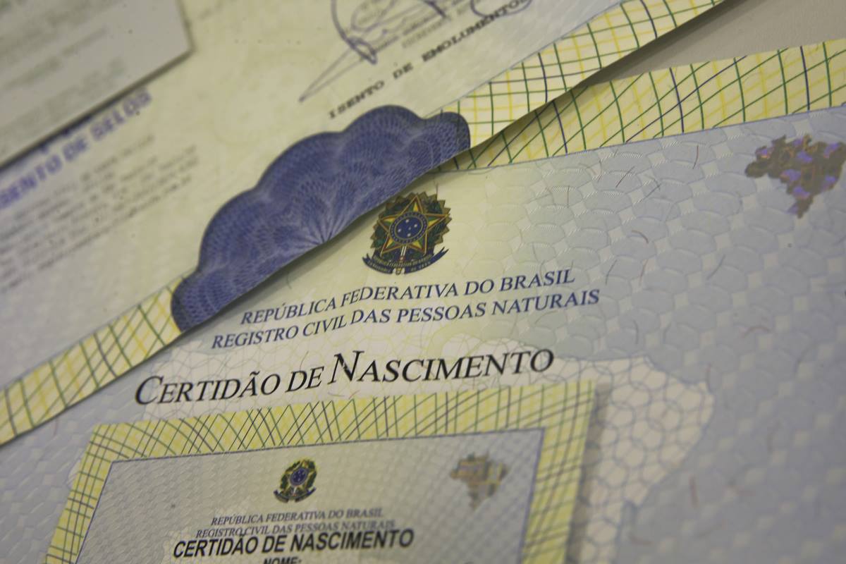 Proporção de pais ausentes no registro dobrou em SP nos últimos 9 anos