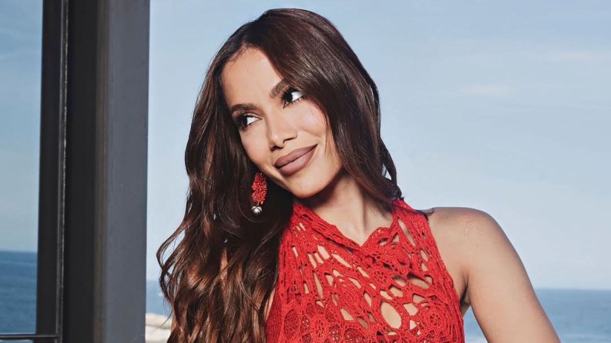 Anitta se apresenta em São Paulo com look de Saturno; veja fotos