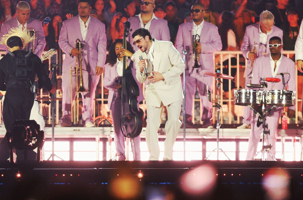 Bad Bunny homenageia Willie Colón no show em São Paulo