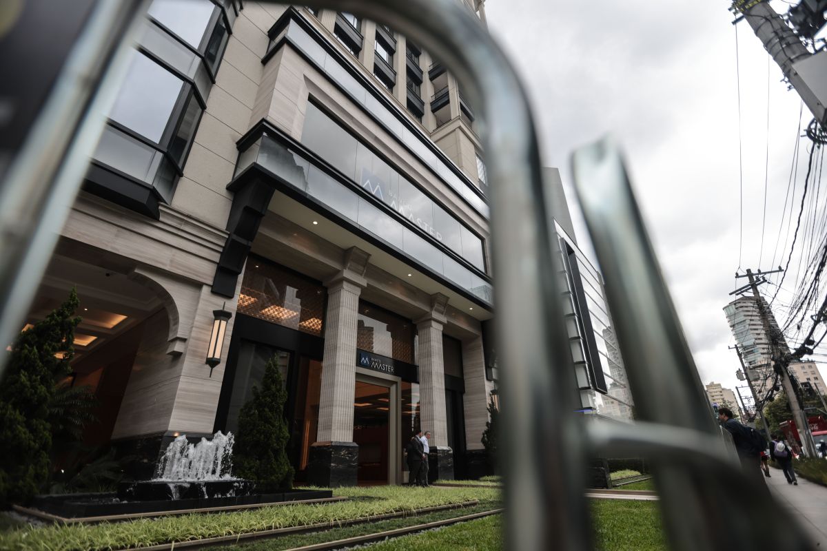 Banco Master: Ex-diretor disse à PF que assinava documentos sem ler