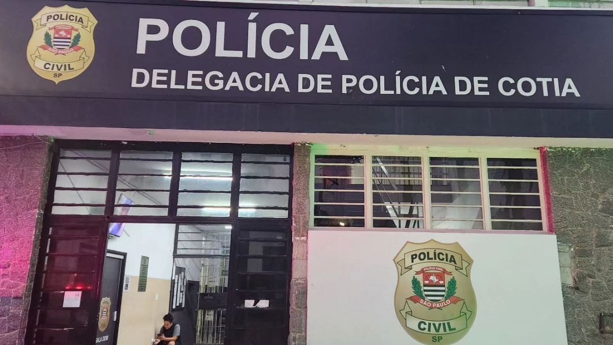 Briga termina com mulher morte e rapaz ferido em Cotia (SP)