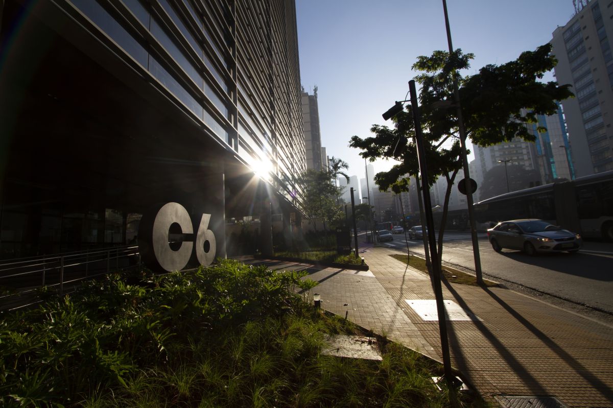 C6 tem lucro líquido de R$ 2,4 bi em 2025, com alta na carteira de crédito