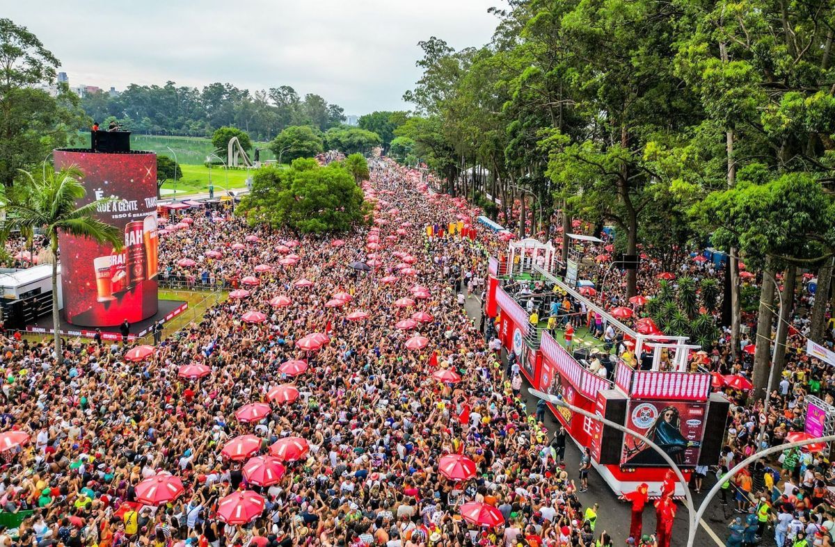 Carnaval brasileiro domina redes sociais e vira tendência global