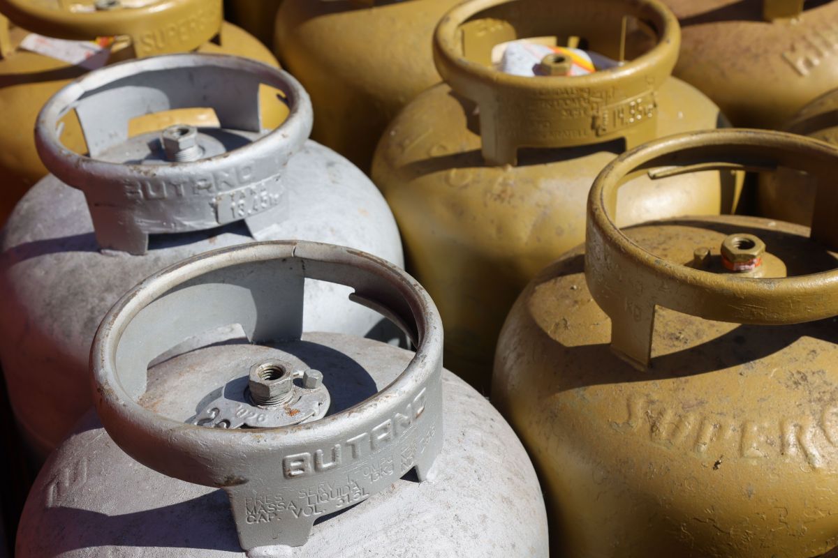 Com vetos, Lula sanciona lei que estabelece o Auxílio Gás do Povo