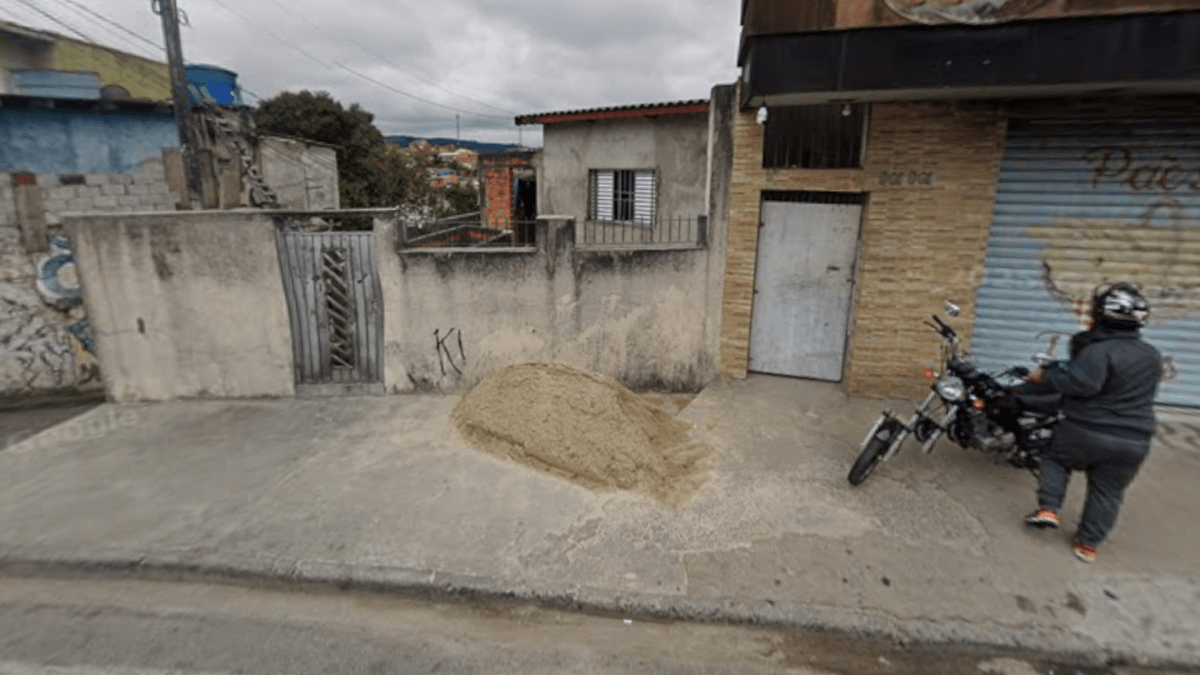 Criança morre após muro desmoronar ao ser atingido por máquina em SP