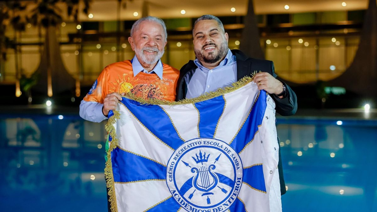 Desfile que homenageia Lula tem alas com fim da escala 6×1 e “taxação BBB”